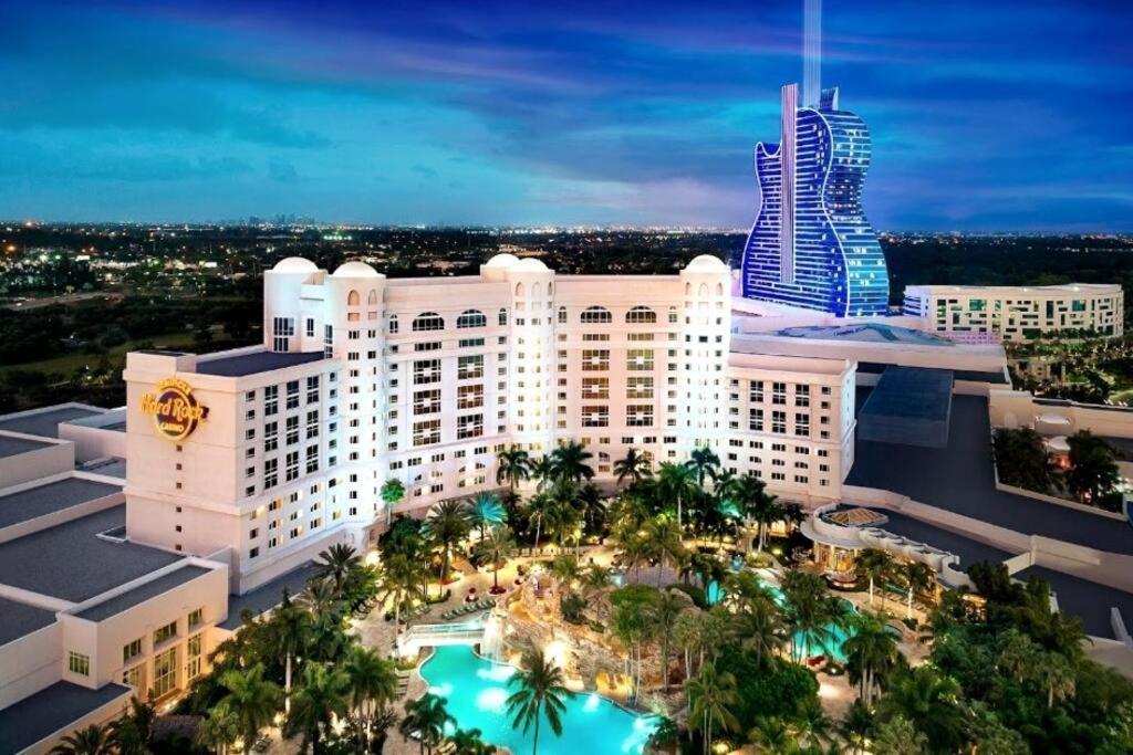 Jungle To Beach 4 R 3 Bedroom Family And Pet Heated Pool N Airport N Beach N Hard Rock Fort Lauderdale Exterior foto